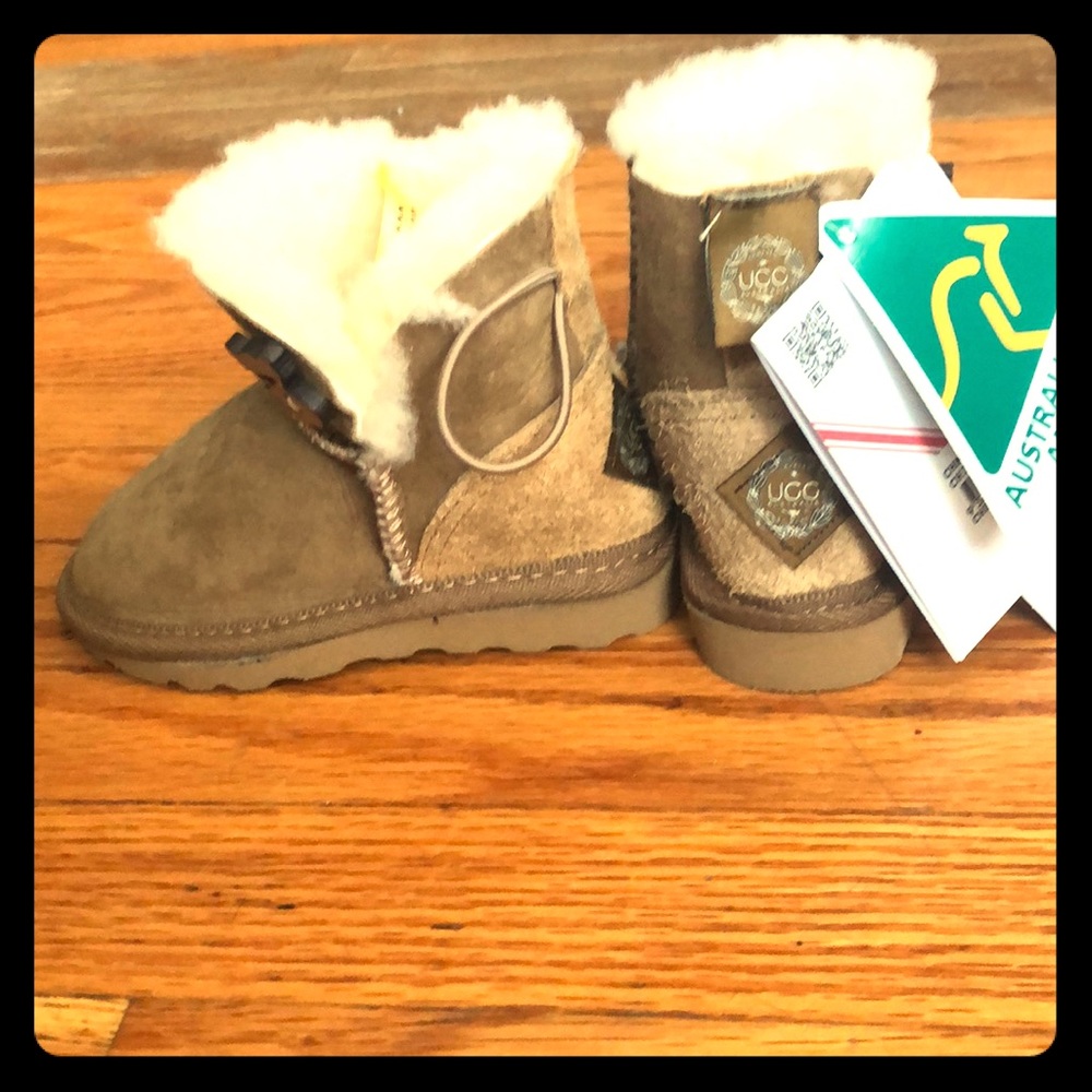 NWT rare girls UGG boots size 5-6